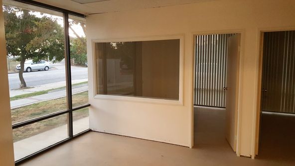 Willow Lane Office Building : 2977 Willow Ln, Thousand Oaks, CA 91361